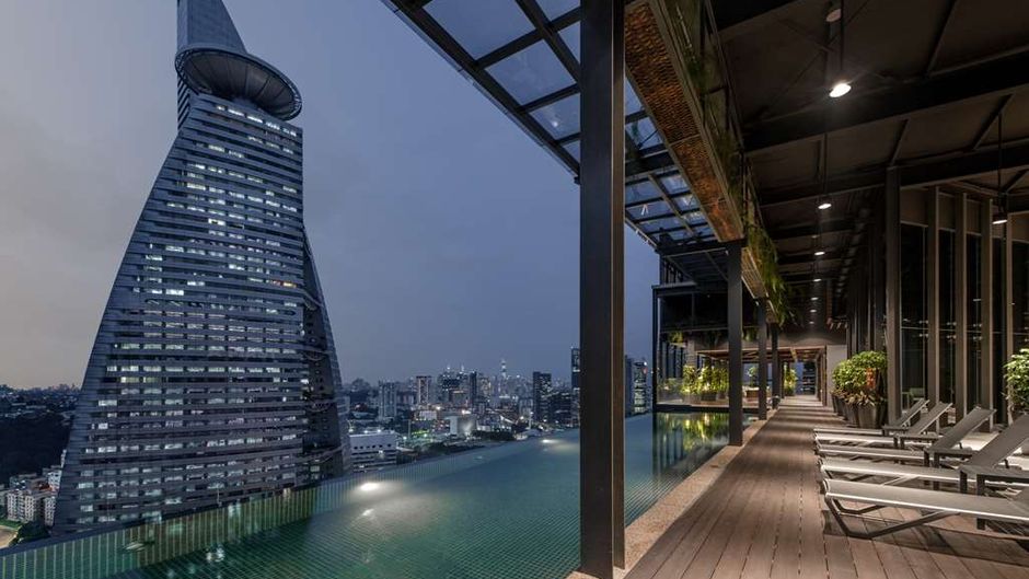 Komune Living Pool