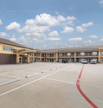 Days Inn & Suites by Wyndham La Porte