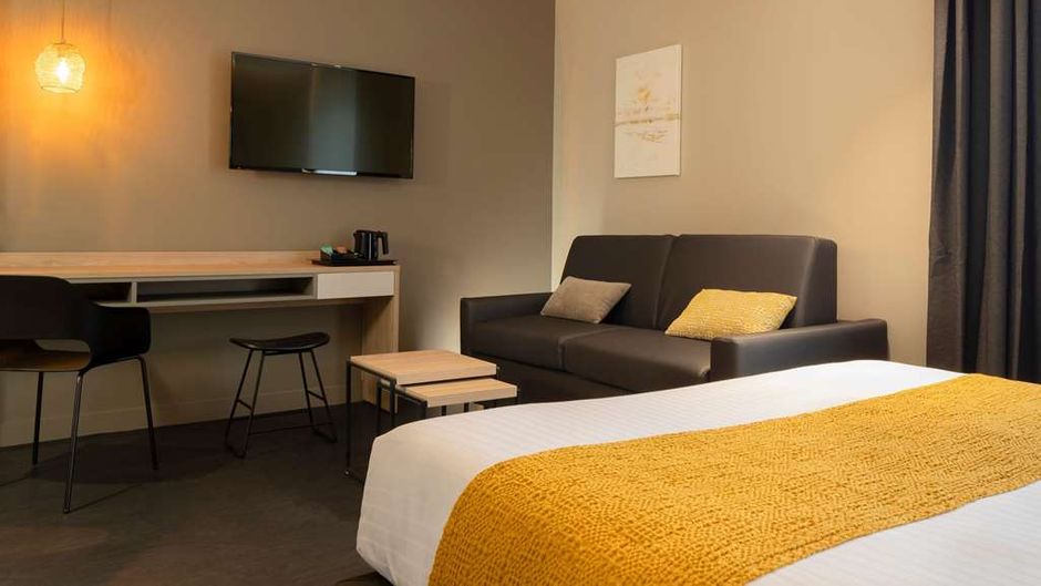 37 Lodge La Defense Courbevoie Room