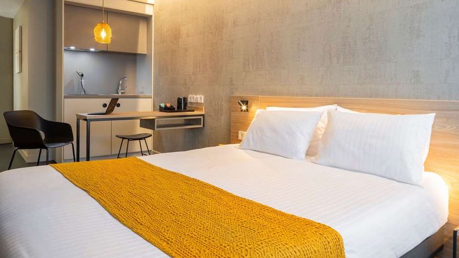 37 Lodge La Defense Courbevoie Room