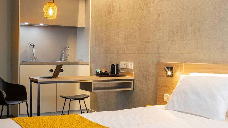 37 Lodge La Defense Courbevoie Room