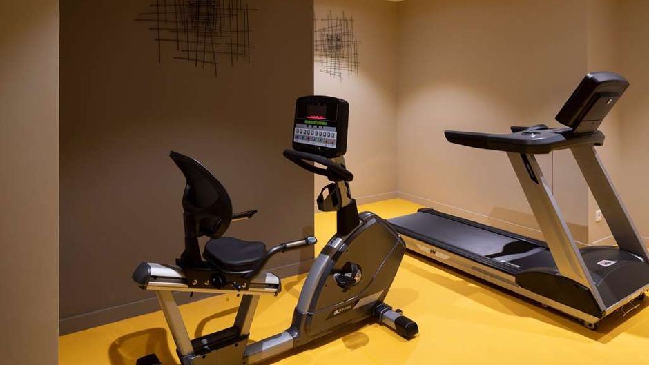37 Lodge La Defense Courbevoie Health
