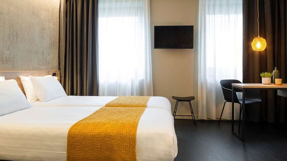 37 Lodge La Defense Courbevoie Room