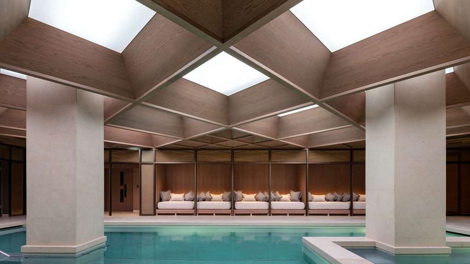 The Londoner Pool