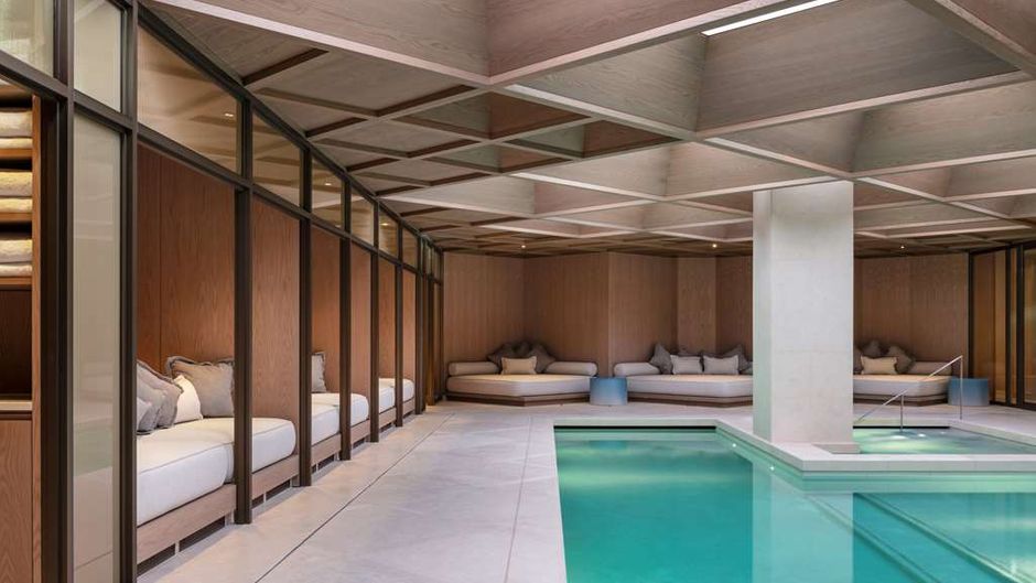 The Londoner Pool