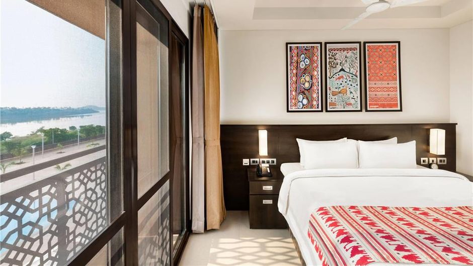 Ramada Encore By Wyndham Statue of Unity Room