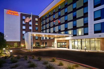 Hampton Inn & Suites Convention Center