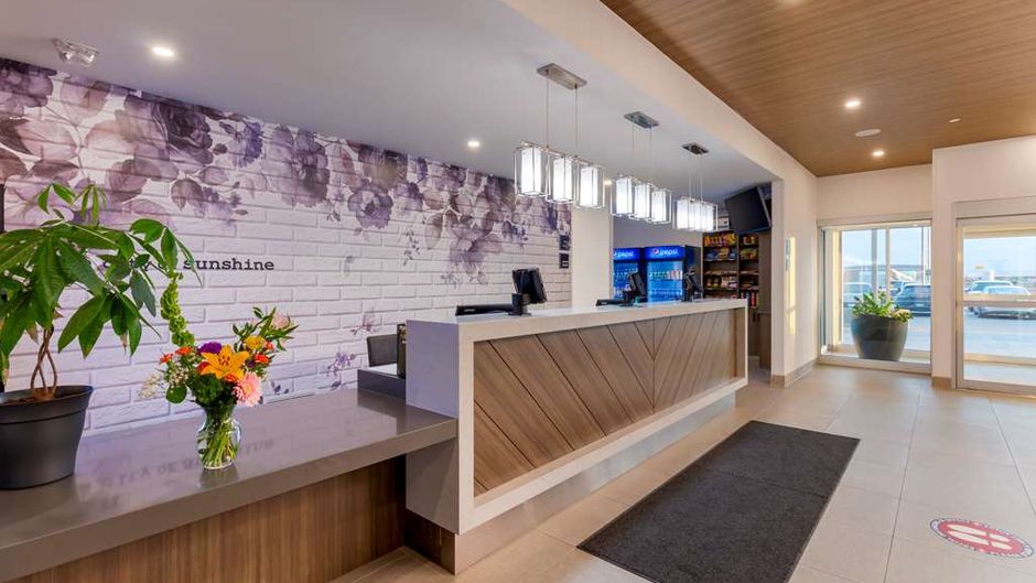 Best Western Plus Dauphin Lobby