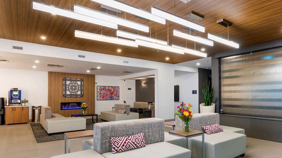 Best Western Plus Dauphin Lobby