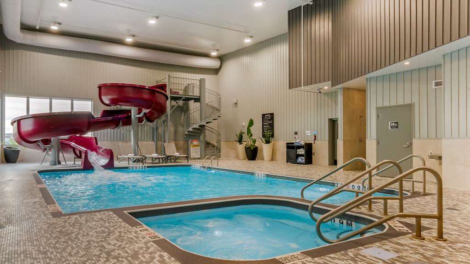 Best Western Plus Dauphin Pool