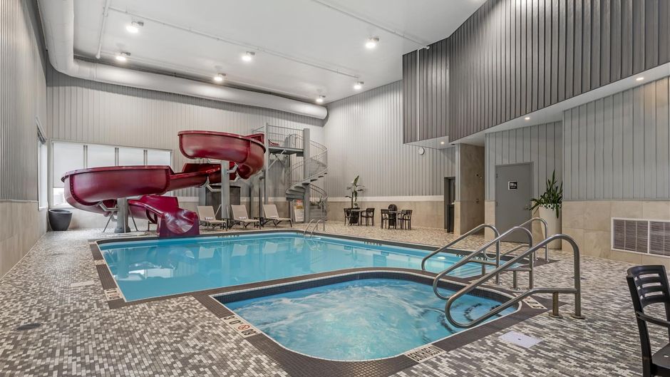 Best Western Plus Dauphin Pool