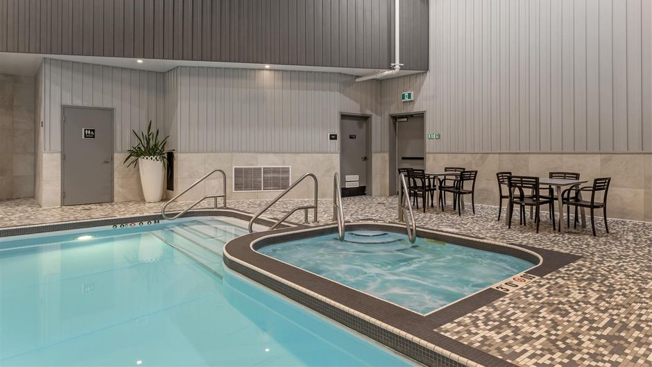 Best Western Plus Dauphin Pool
