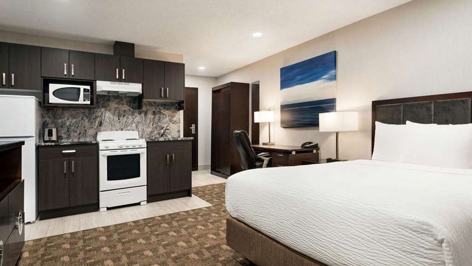 Days Inn by Wyndham Wainwright Room
