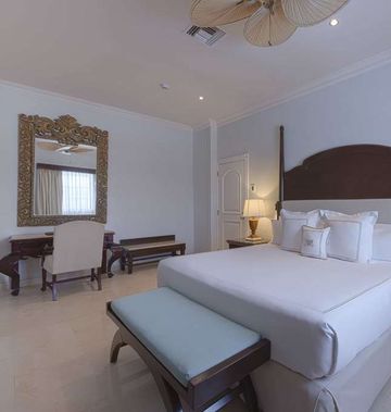 Royal Hideaway Playacar