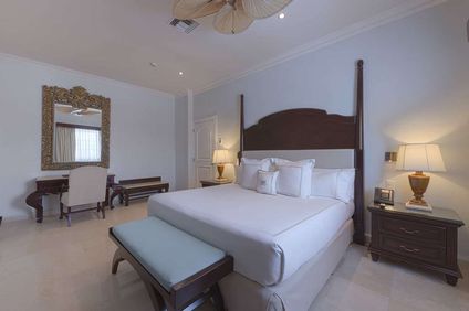 Royal Hideaway Playacar