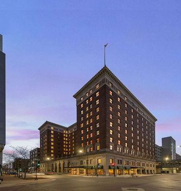 Hotel Fort Des Moines CURIO by Hilton