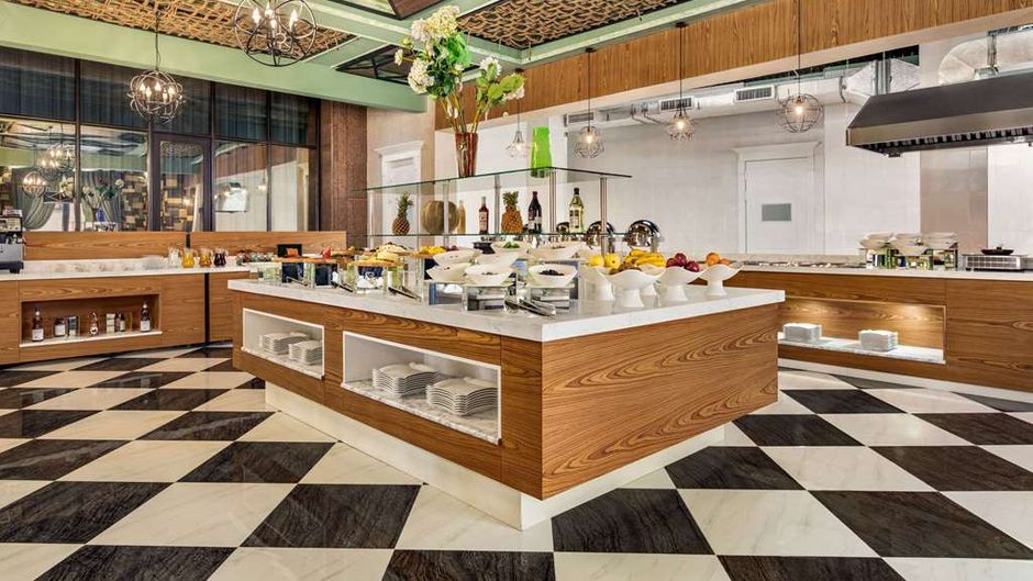 Ramada by Wyndham Shymkent Restaurant