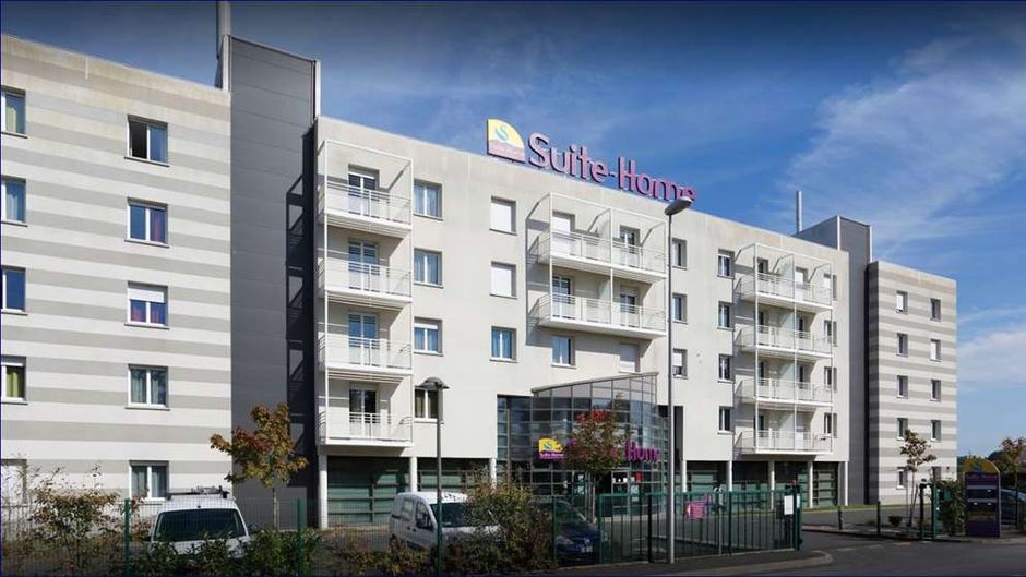 Suite-Home Saran Exterior