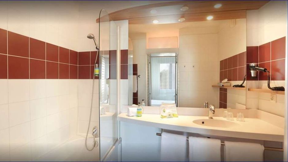 Suite-Home Saran Room