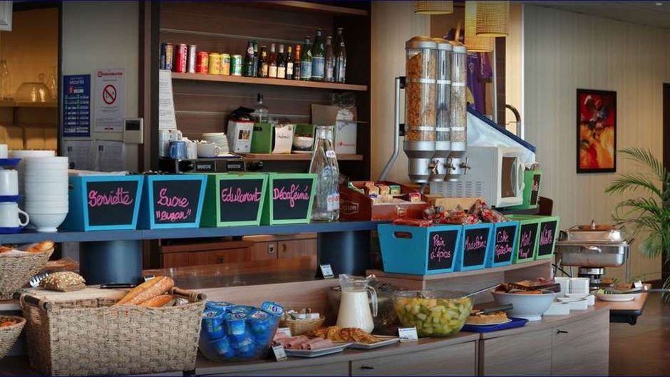 Suite-Home Saran Restaurant