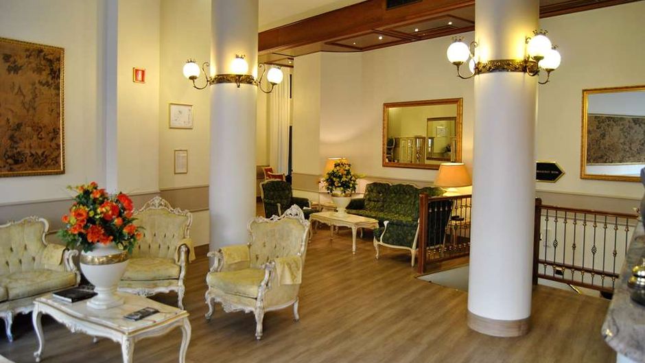 Hotel King Lobby
