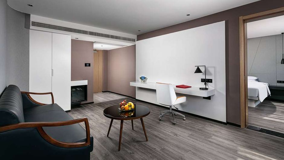 Ramada by Wyndham Slender West Lake Room