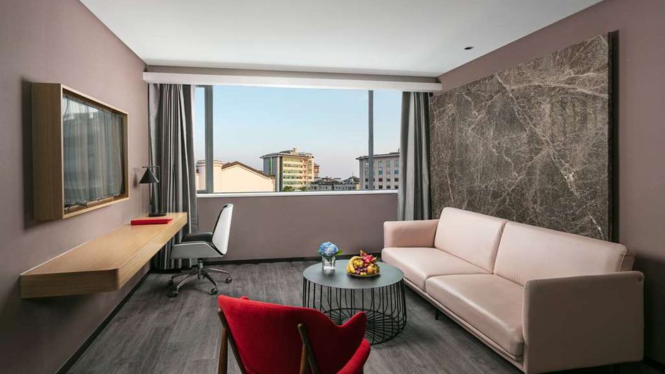 Ramada by Wyndham Slender West Lake Room