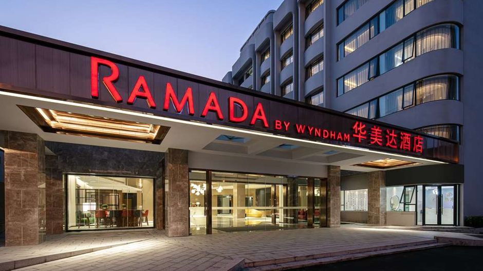 Ramada by Wyndham Slender West Lake Exterior
