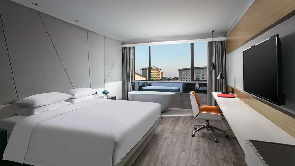 Ramada by Wyndham Slender West Lake Room
