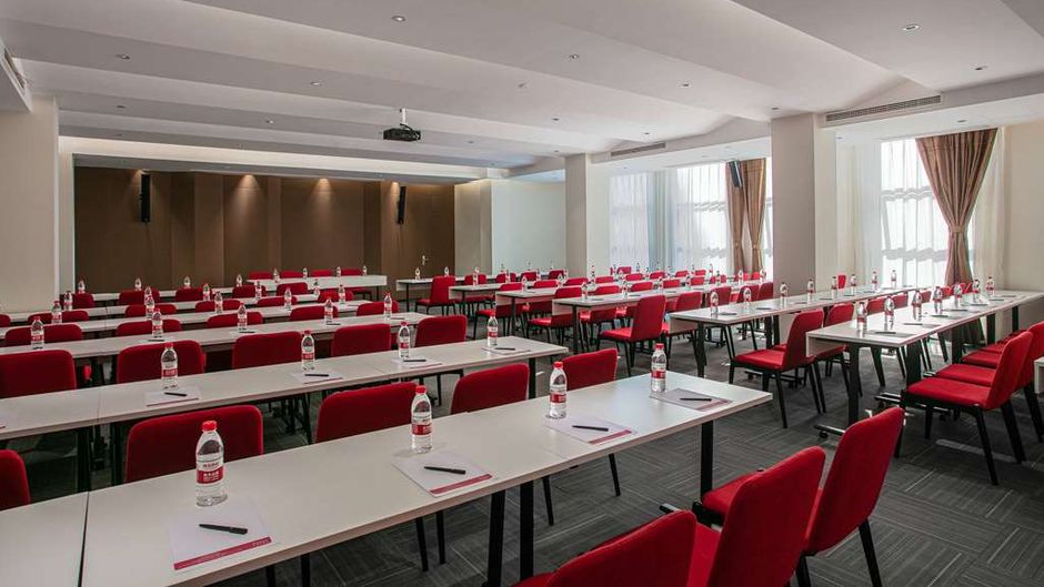 Ramada by Wyndham Slender West Lake Meeting