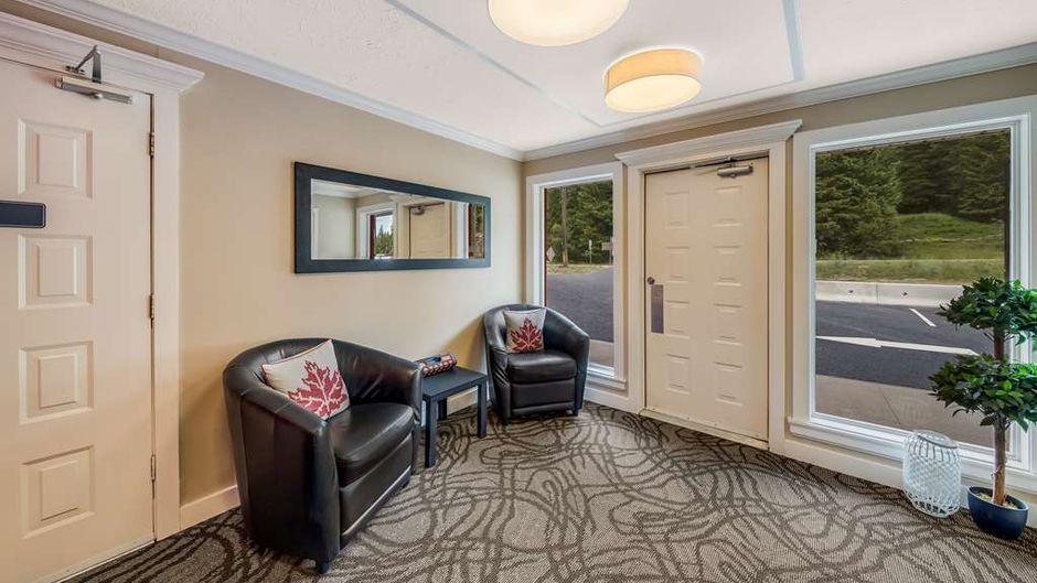 SureStay Hotel by BW Red Mountain Lobby