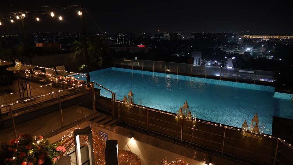 Radisson Blu Mumbai International Airpt Pool