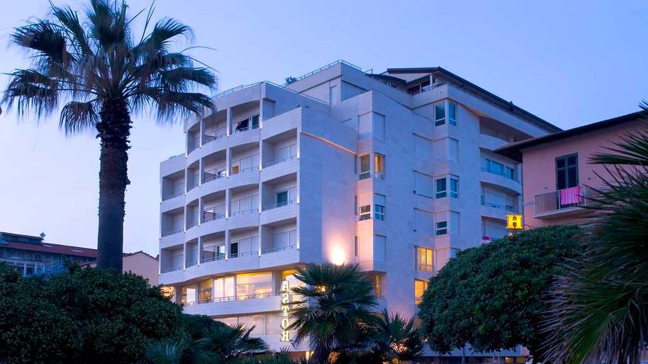 Sina Astor Exterior