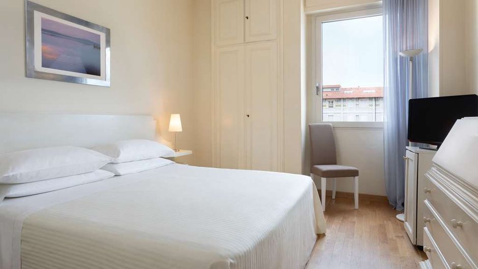 Sina Astor Room