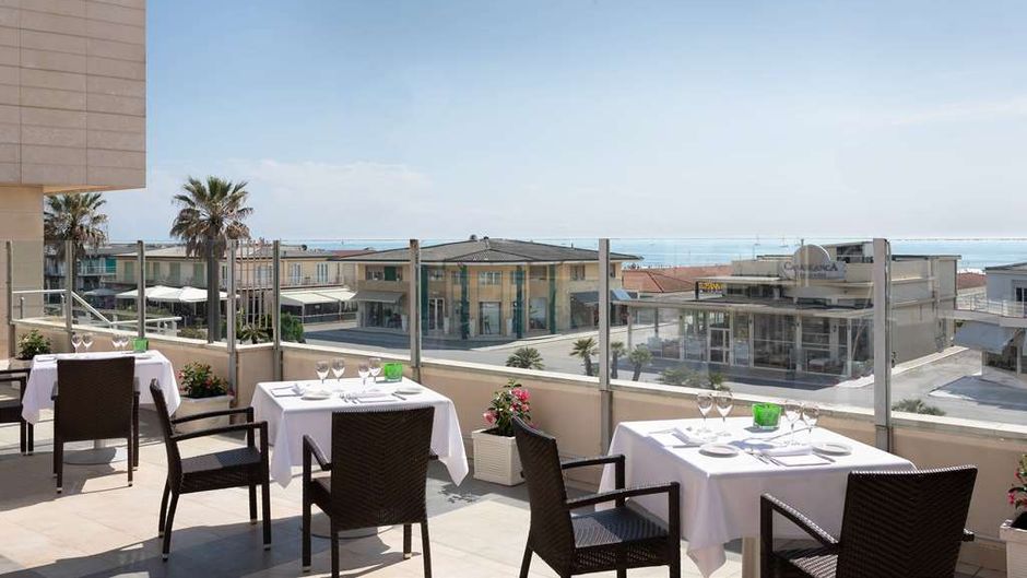 Sina Astor Restaurant