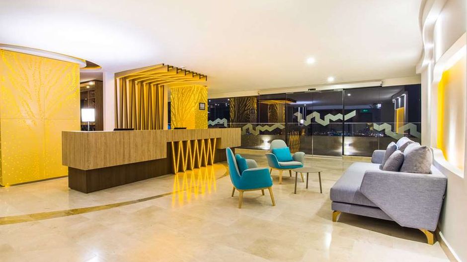 Sonesta Hotel Ibague Lobby