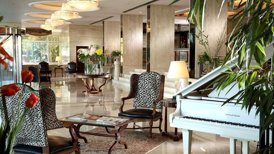 Sonesta Hotel Tower & Casino Lobby