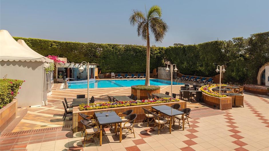 Sonesta Hotel Tower & Casino Pool