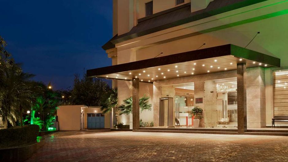 Ramada by Wyndham New Delhi Pitampura Exterior