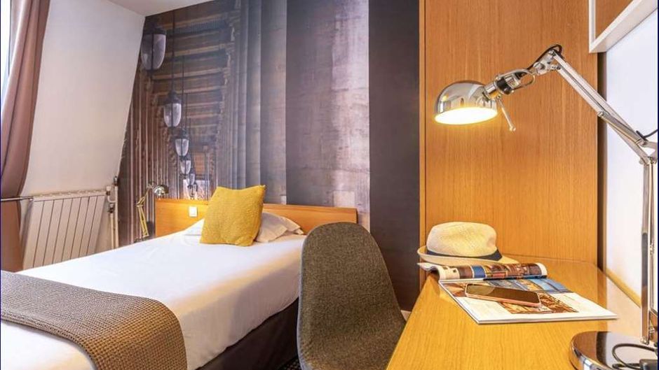 Le 20 Prieure Hotel Room
