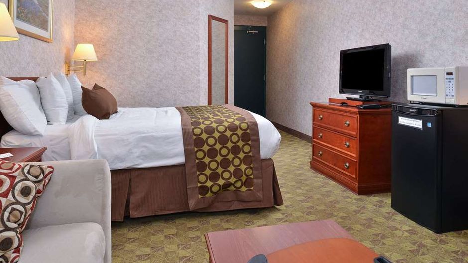 Lexington Inn & Suites Windsor Room