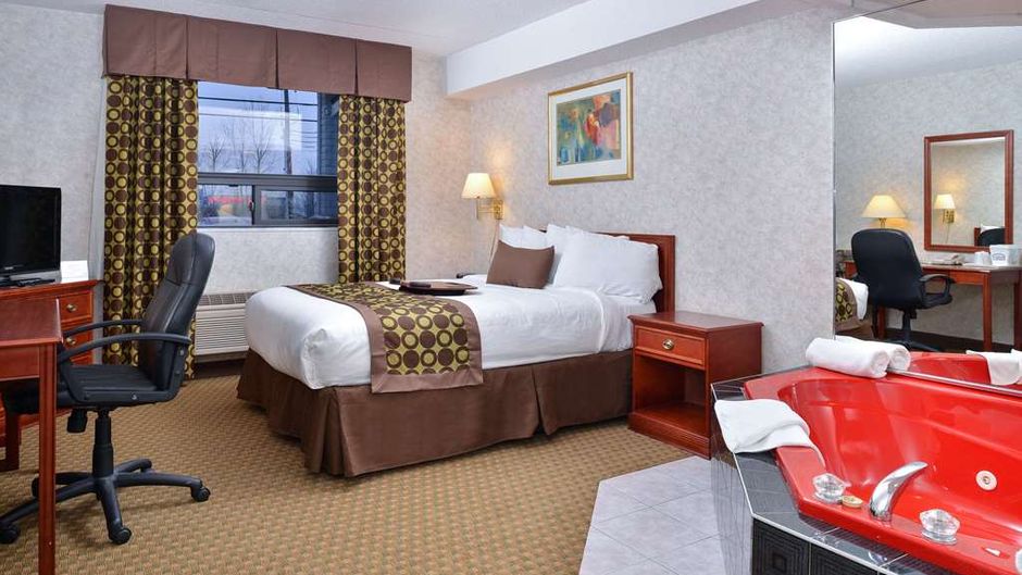 Lexington Inn & Suites Windsor Room