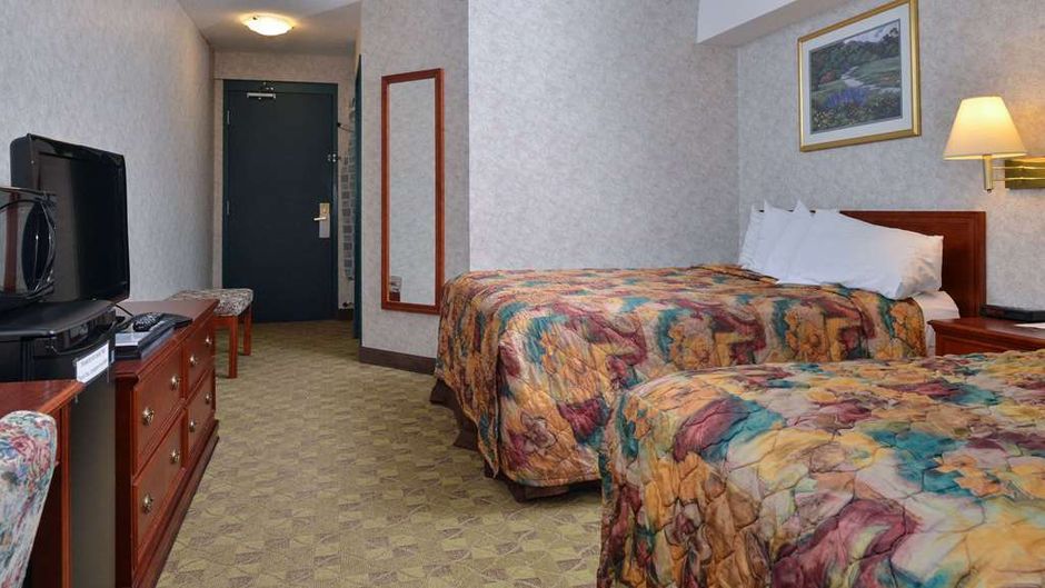 Lexington Inn & Suites Windsor Room