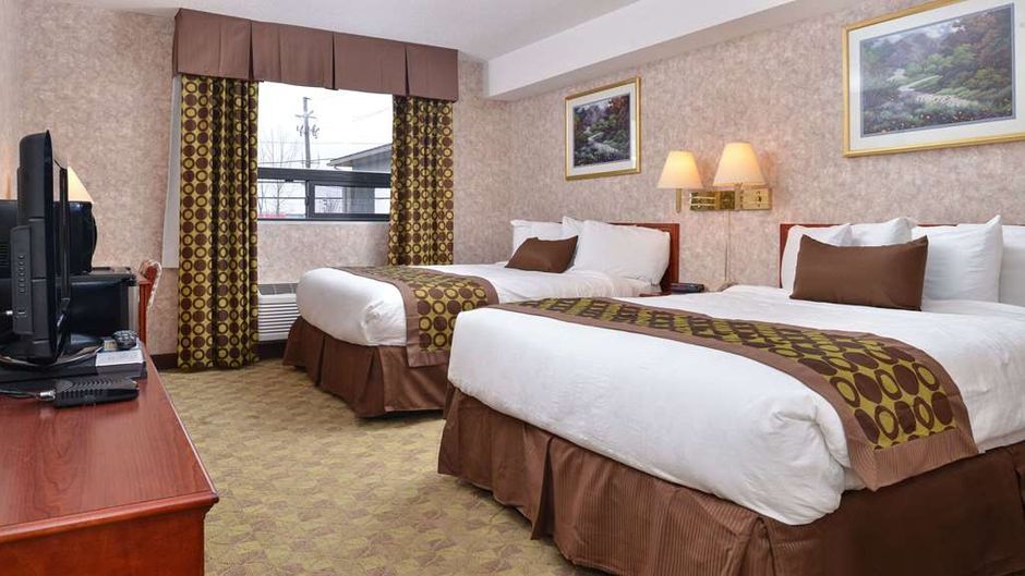 Lexington Inn & Suites Windsor Room