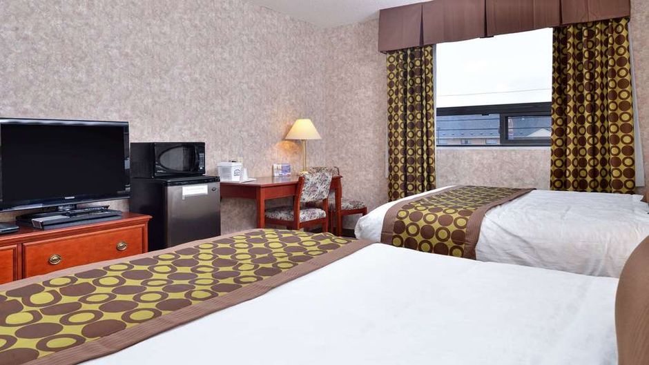 Lexington Inn & Suites Windsor Room