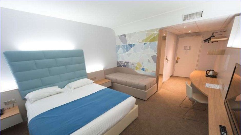 Plaza Site Du Futuroscope Hotel Room
