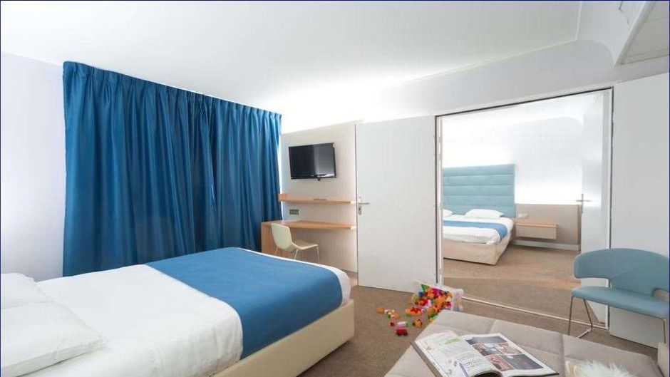 Plaza Site Du Futuroscope Hotel Room