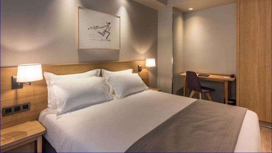 Le Magellan Hotel Room