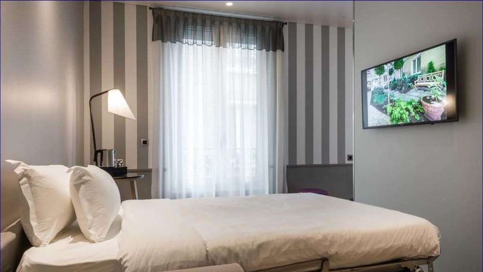 Le Magellan Hotel Room
