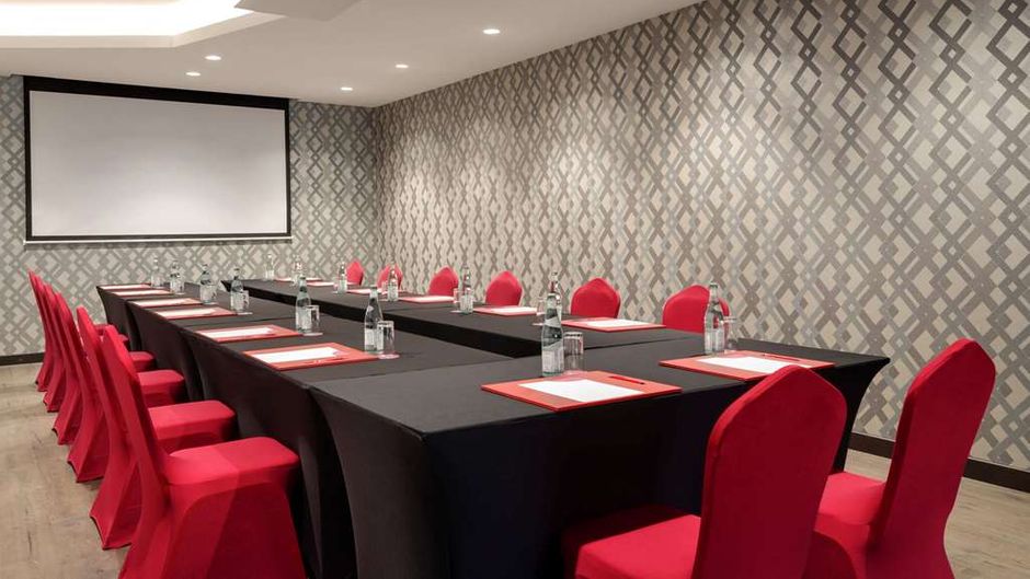 Ramada Encore Wyndham Muscat Al Ghubrah Meeting